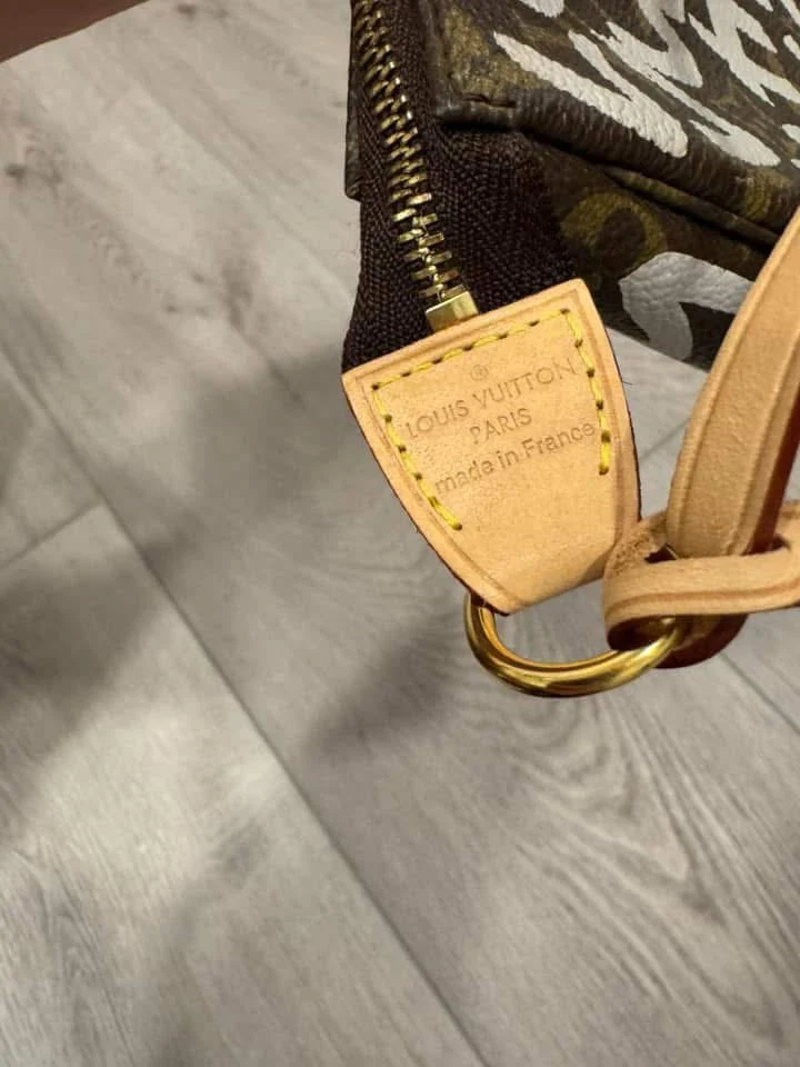 Lv graffiti bag - Image 3