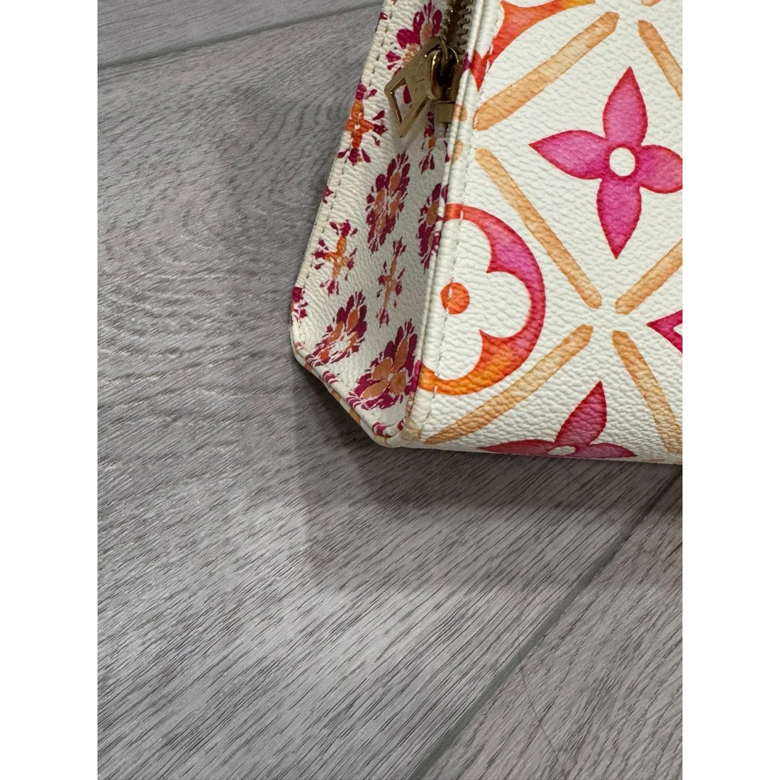 Lv On the go east west by the pool orange and pink - Image 4