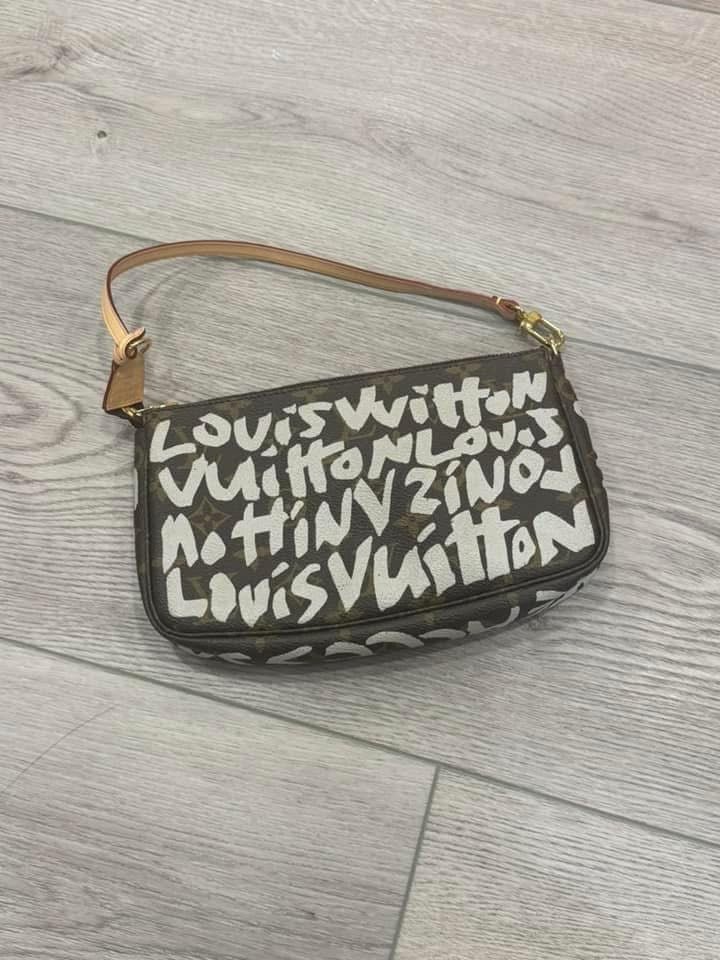 Lv graffiti bag