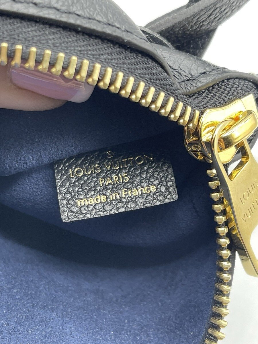 Louis Vuitton
Leather clutch bag
Never worn
Black, Leather - Image 8