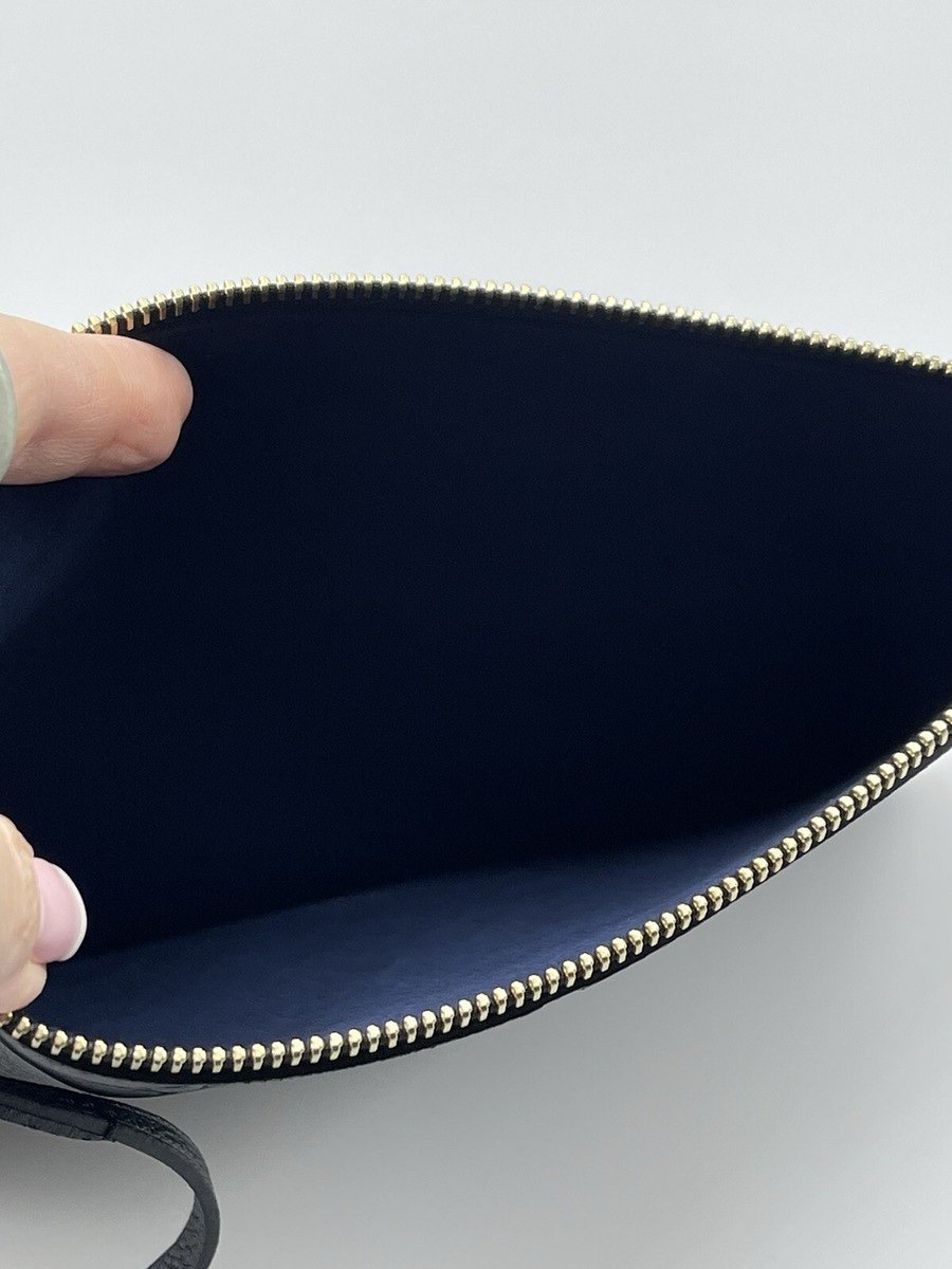 Louis Vuitton
Leather clutch bag
Never worn
Black, Leather - Image 9