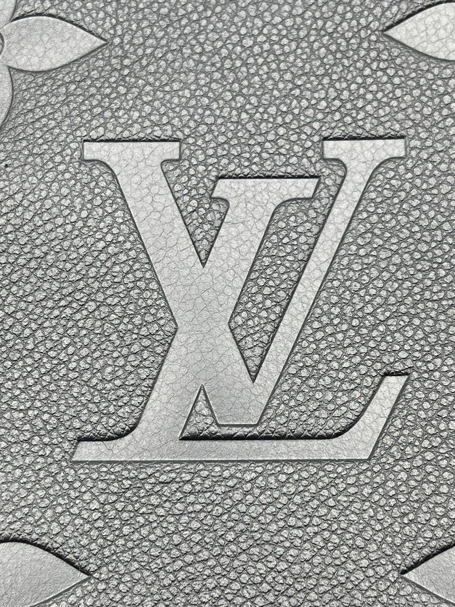 Louis Vuitton
Leather clutch bag
Never worn
Black, Leather - Image 7