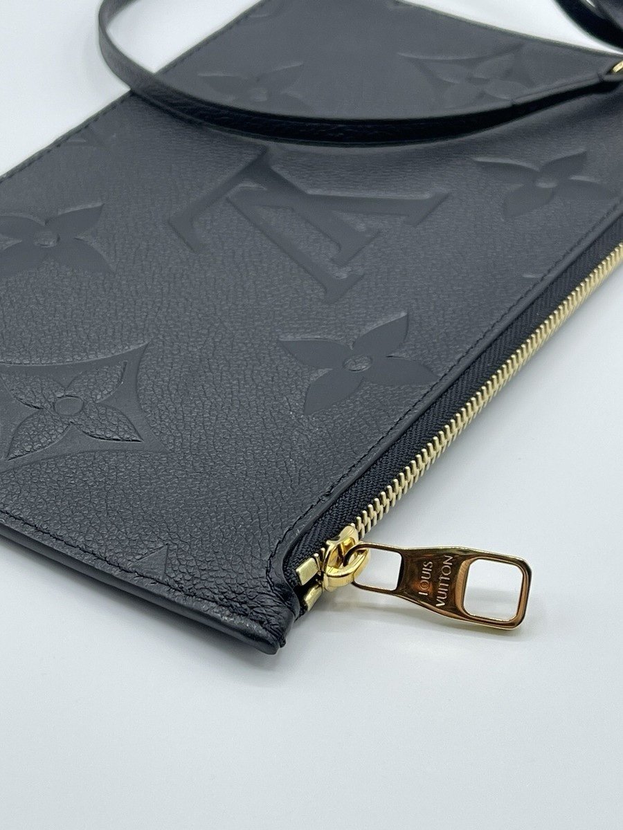 Louis Vuitton
Leather clutch bag
Never worn
Black, Leather - Image 6