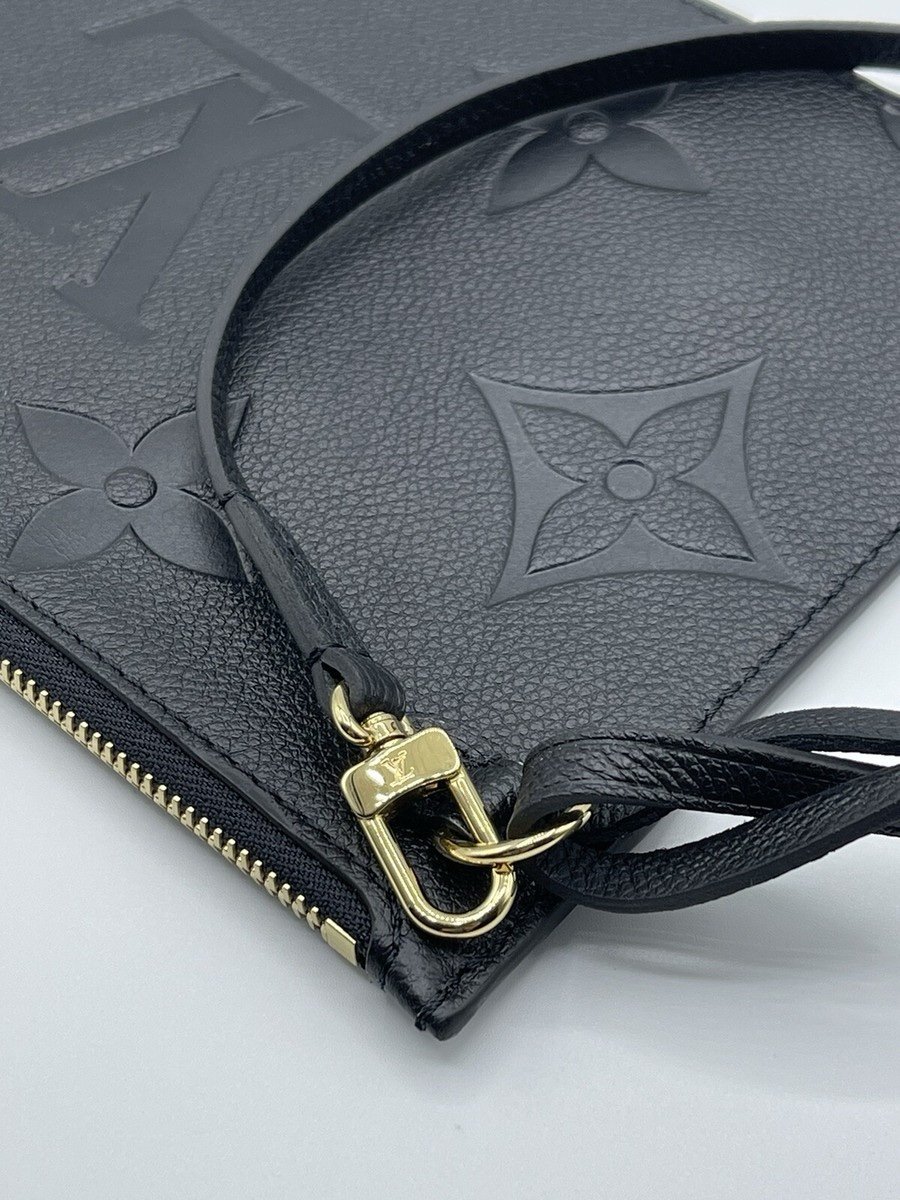 Louis Vuitton
Leather clutch bag
Never worn
Black, Leather - Image 4