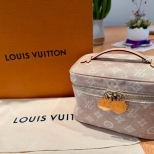 Louis Vuitton Nice Mini Poche Toilet NEW!