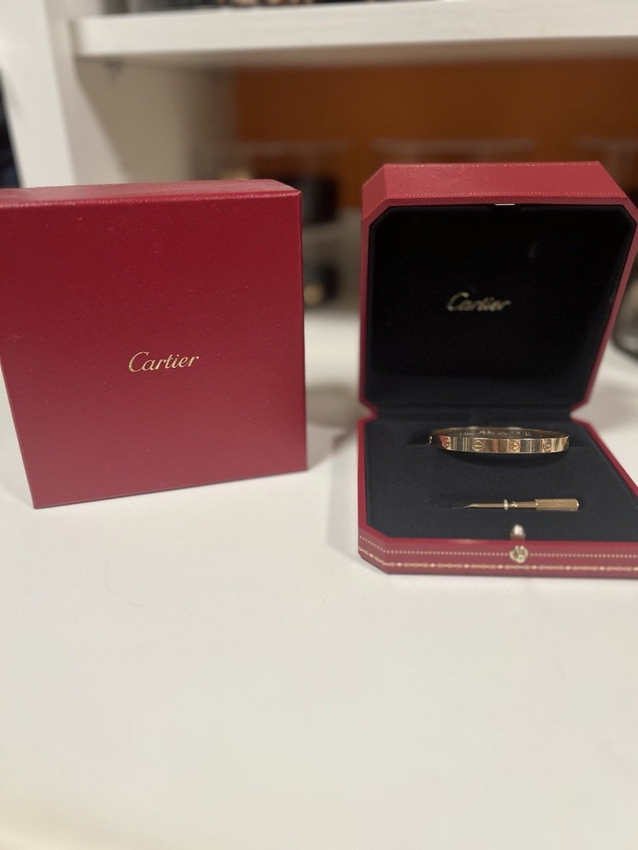 Cartier LOVE bracelet, classic model - Size 17 - Comes in original box w/receipt