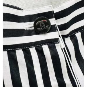 Alternative view of Chanel
Straight pants
34
Never worn, with tag
Black, Cotton