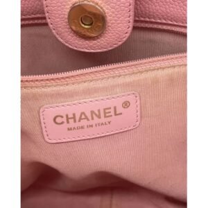 Chanel Petite Shopping Tote leather handbag
Very good condition
Pink, Leather - Image 7
