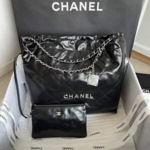 Chanel 22 Bag, size medium, silver hardware with removable pouch - Image 3