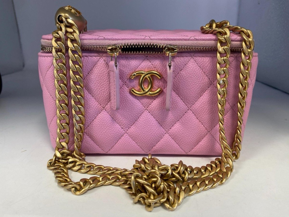 Authentic CHANEL Bubblegum Pink Sweet Heart Vanity Case with Chain Strap 23P