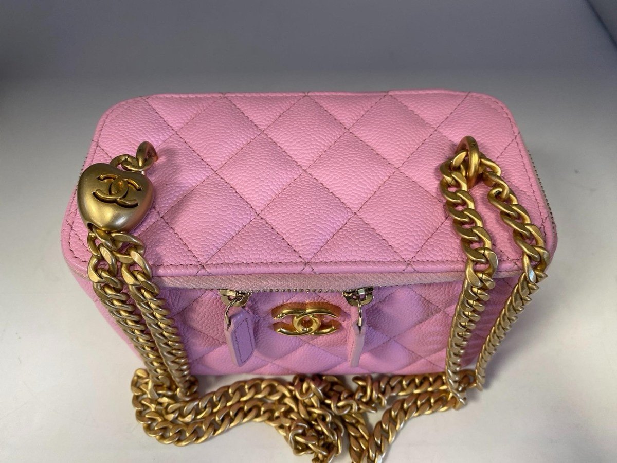 Authentic CHANEL Bubblegum Pink Sweet Heart Vanity Case with Chain Strap 23P - Image 2