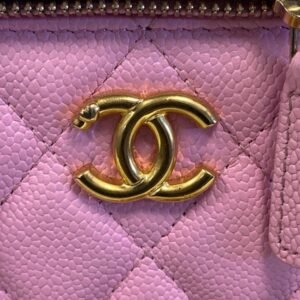Authentic CHANEL Bubblegum Pink Sweet Heart Vanity Case with Chain Strap 23P - Image 20