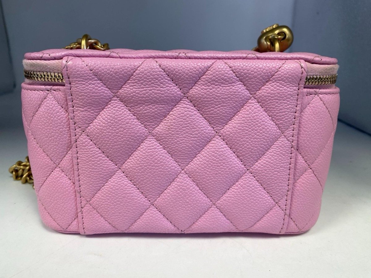 Authentic CHANEL Bubblegum Pink Sweet Heart Vanity Case with Chain Strap 23P - Image 21