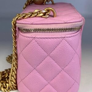 Authentic CHANEL Bubblegum Pink Sweet Heart Vanity Case with Chain Strap 23P - Image 19