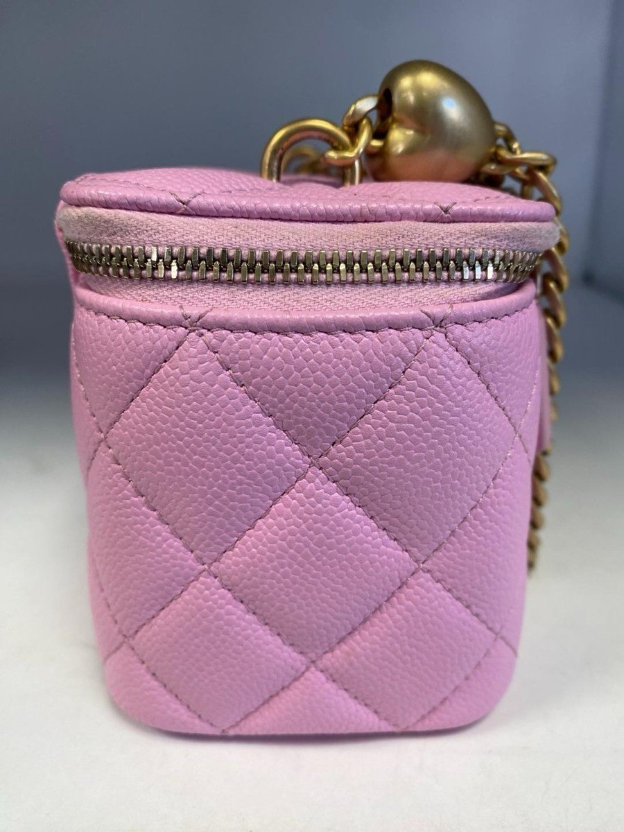Authentic CHANEL Bubblegum Pink Sweet Heart Vanity Case with Chain Strap 23P - Image 18