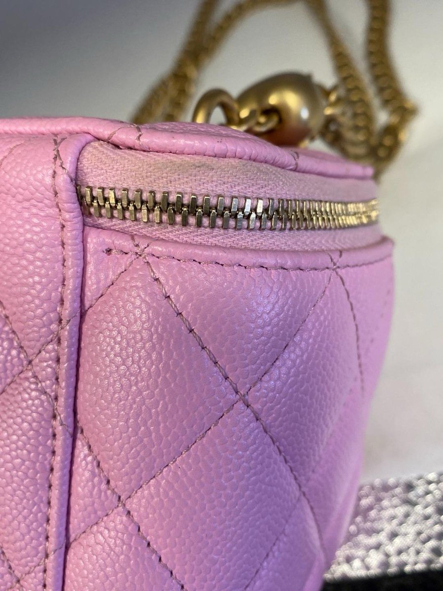 Authentic CHANEL Bubblegum Pink Sweet Heart Vanity Case with Chain Strap 23P - Image 17