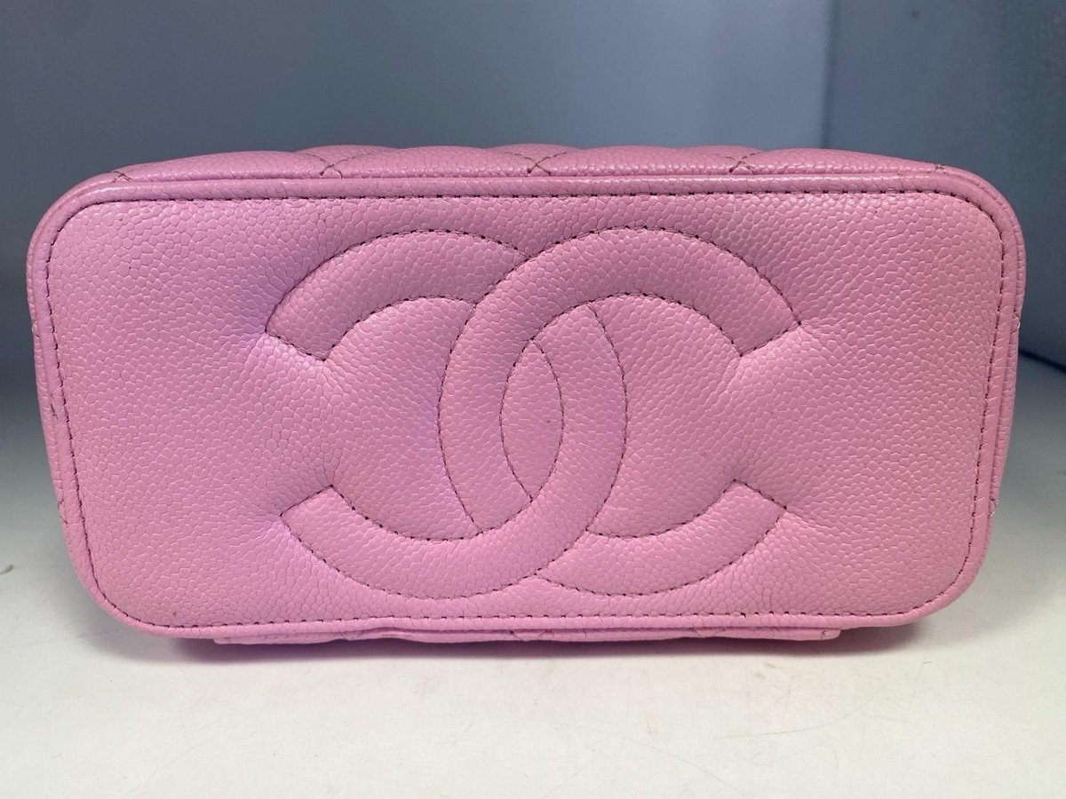 Authentic CHANEL Bubblegum Pink Sweet Heart Vanity Case with Chain Strap 23P - Image 13