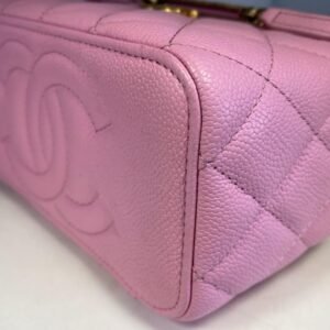 Authentic CHANEL Bubblegum Pink Sweet Heart Vanity Case with Chain Strap 23P - Image 6
