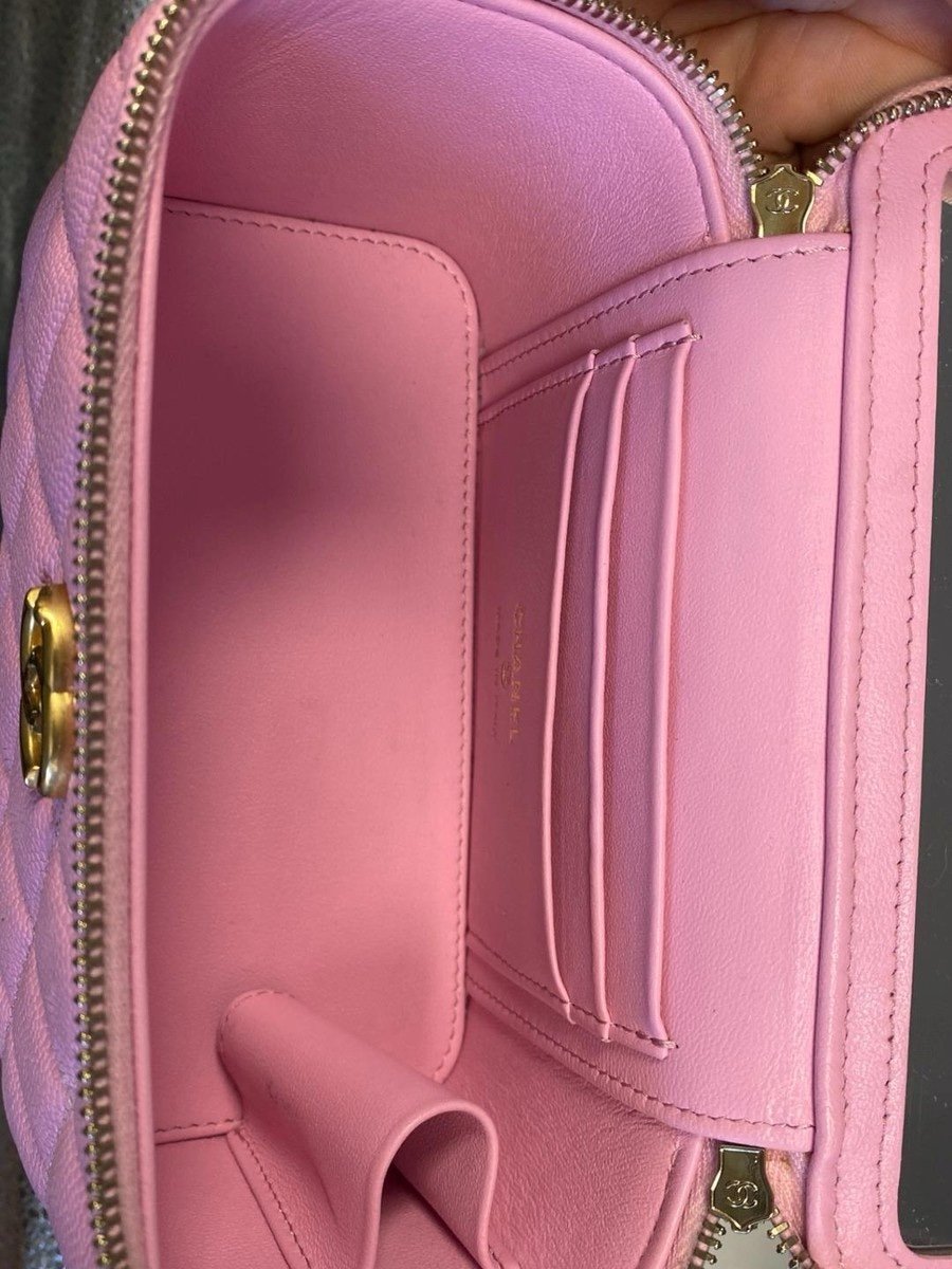 Authentic CHANEL Bubblegum Pink Sweet Heart Vanity Case with Chain Strap 23P - Image 9