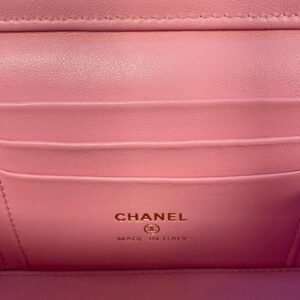 Authentic CHANEL Bubblegum Pink Sweet Heart Vanity Case with Chain Strap 23P - Image 11