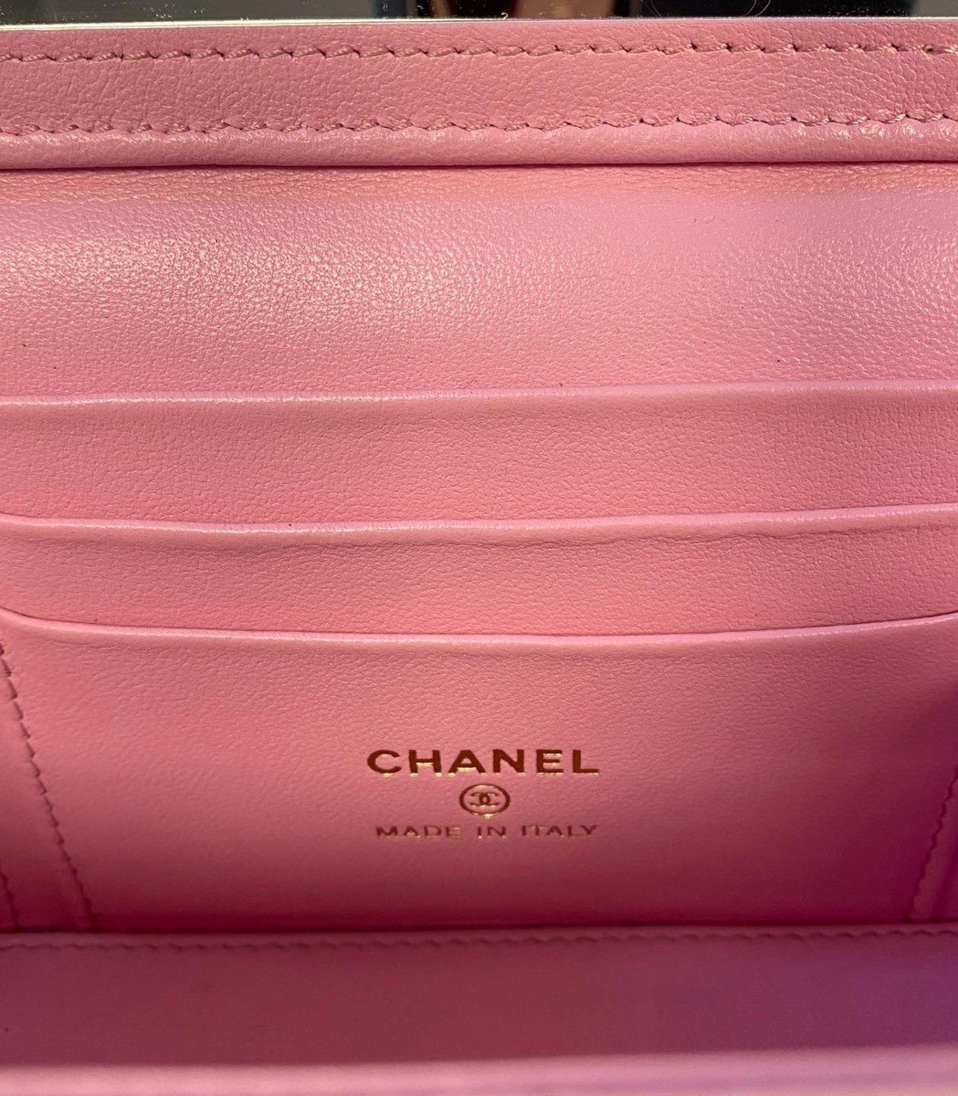 Authentic CHANEL Bubblegum Pink Sweet Heart Vanity Case with Chain Strap 23P - Image 11
