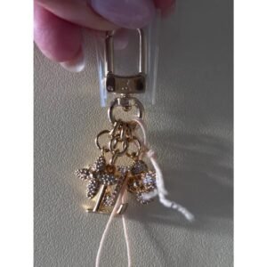 Louis Vuitton
Twist bag charm
Never worn, with tag
Gold, Metal - Image 6