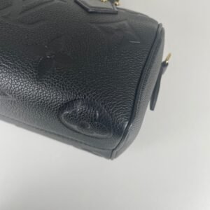 Louis Vuitton Speedy 20 bag in black embossed leather - Image 9