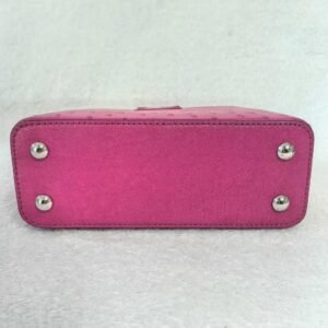Louis Vuitton
Capucines ostrich handbag
Never worn - Image 4