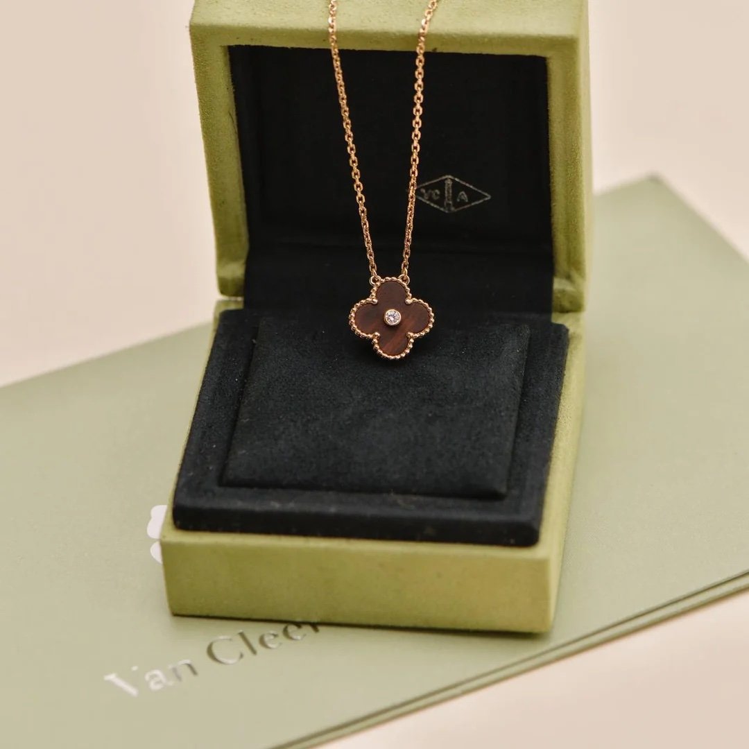 Van Cleef & Arpels Alhambra 2012 Holiday Pendant Necklace Letterwood - Image 3