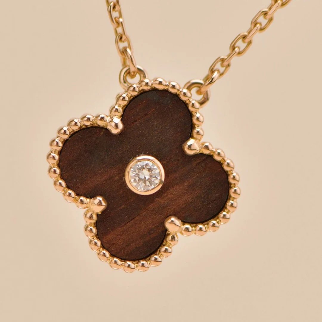 Van Cleef & Arpels Alhambra 2012 Holiday Pendant Necklace Letterwood - Image 9